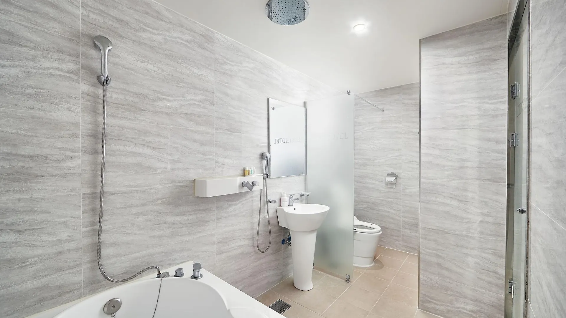 Lion Hotel Busan 3*,